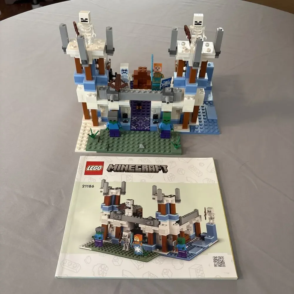 LEGO Minecraft The Ice Castle Set 21186, 499 Pieces, Complete w/ Minifigures